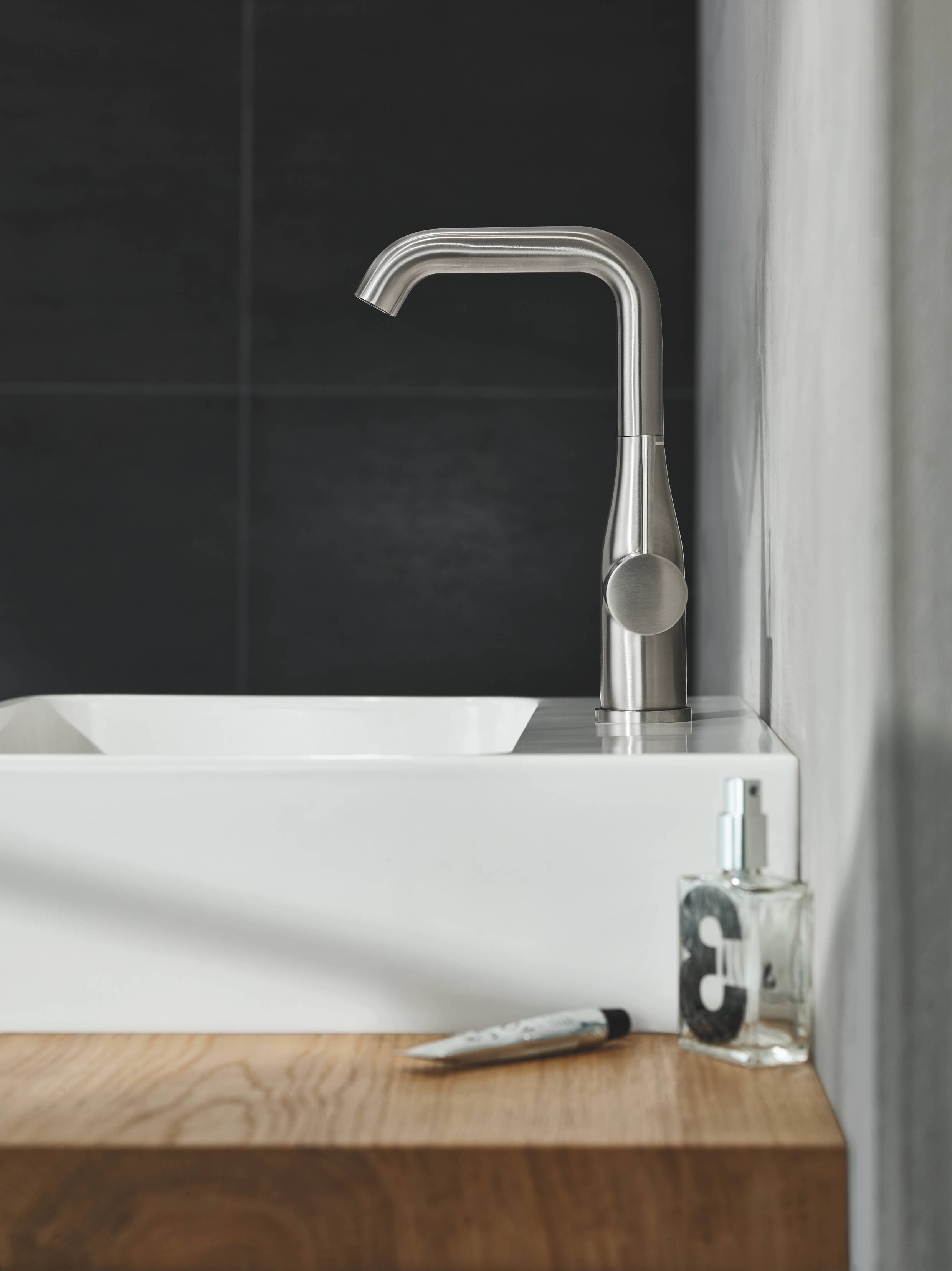 Смеситель для раковины GROHE Essence New с высоким изливом и донным клапаном, суперсталь (32628DC1) - Вид №2