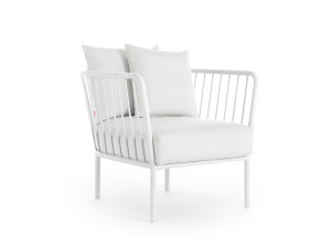 Кресло с подлокотниками