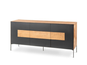 Стальной и деревянный шкаф