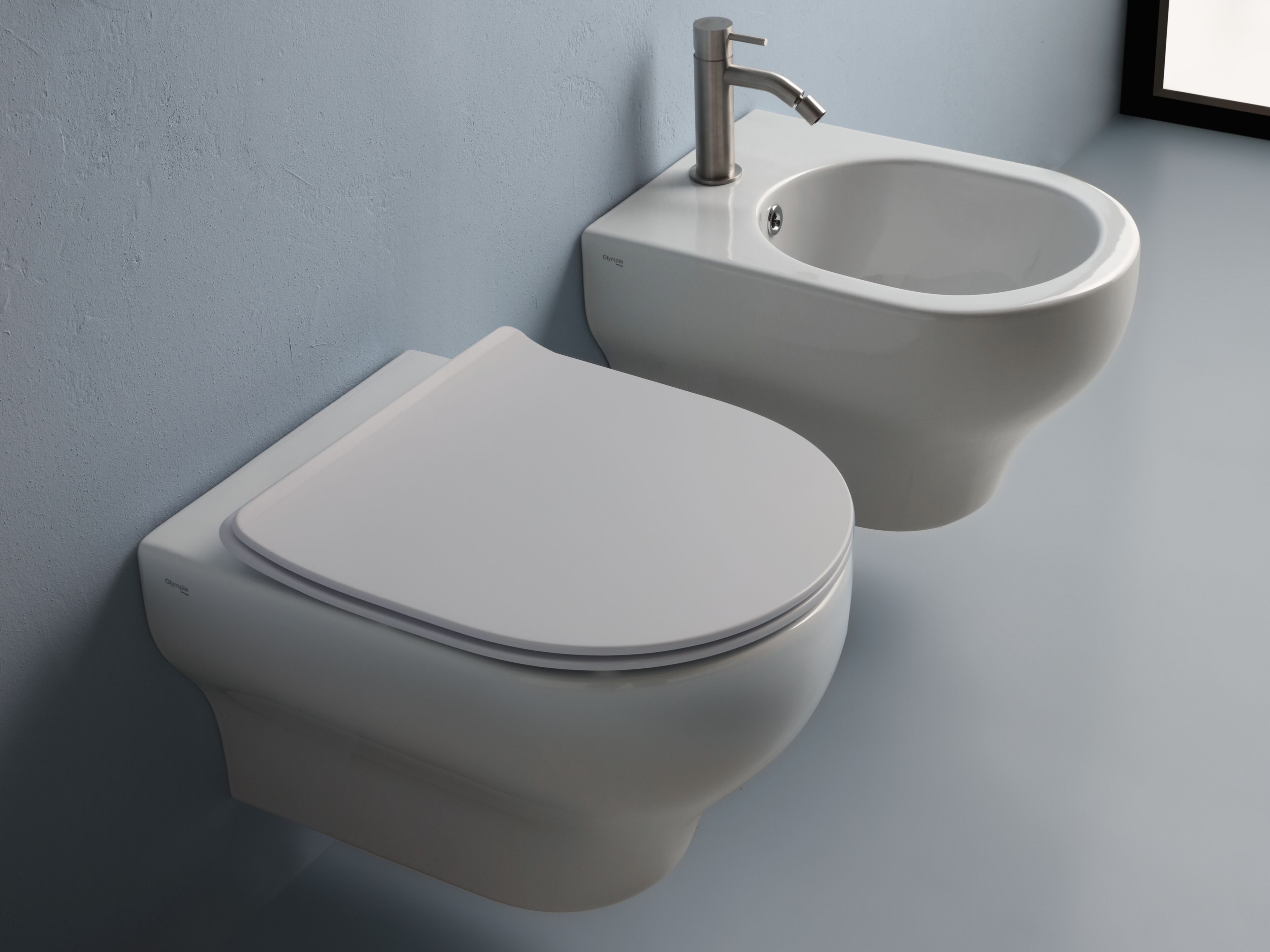 Туалет висит в витрине без бриды Olympia Ceramica CLEAR ARCH-00015512 - Вид №1