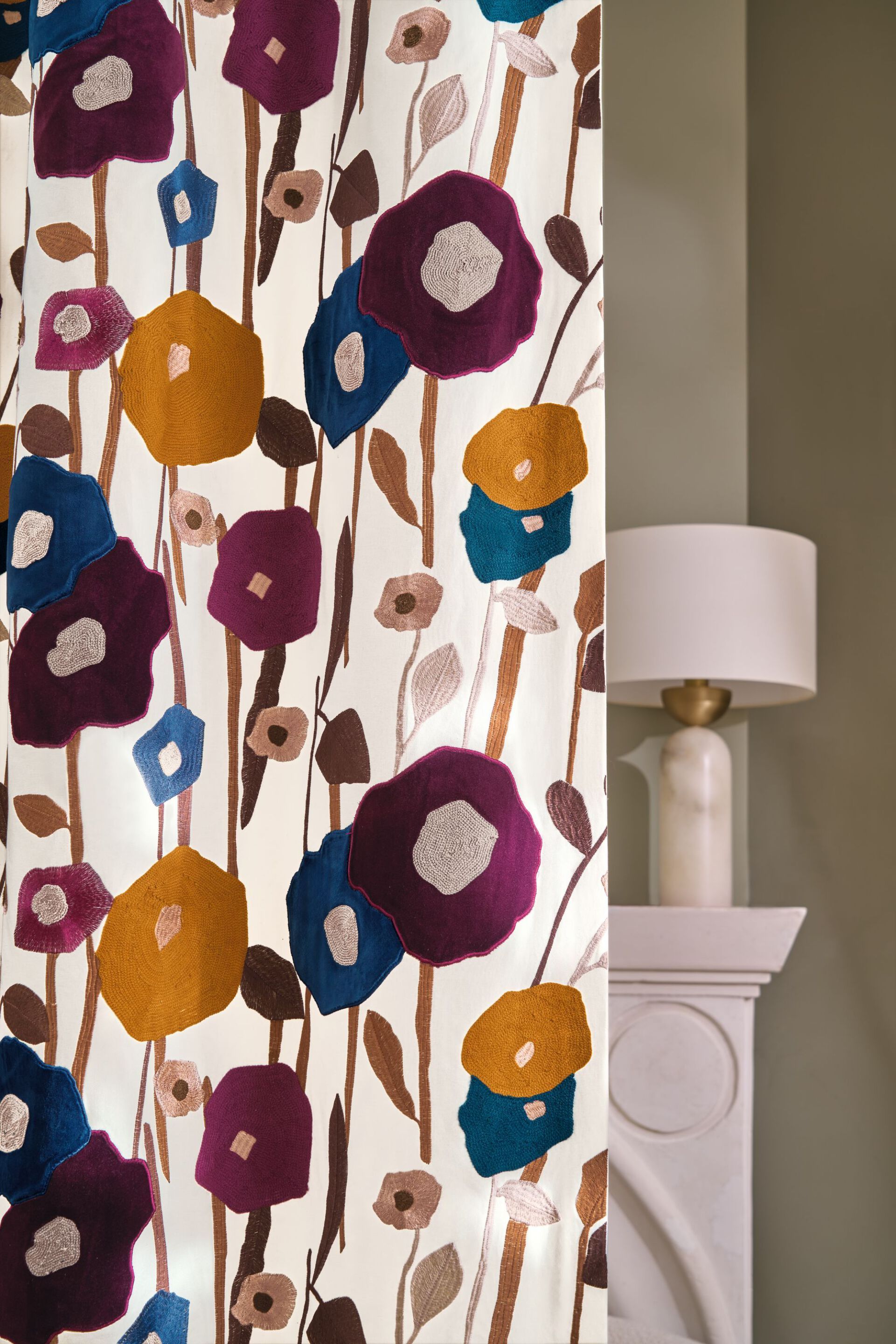 Льняная ткань с цветочным рисунком Casamance Manali ARCH-00000292