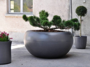 Бетонный низкий плантатор для общественных мест