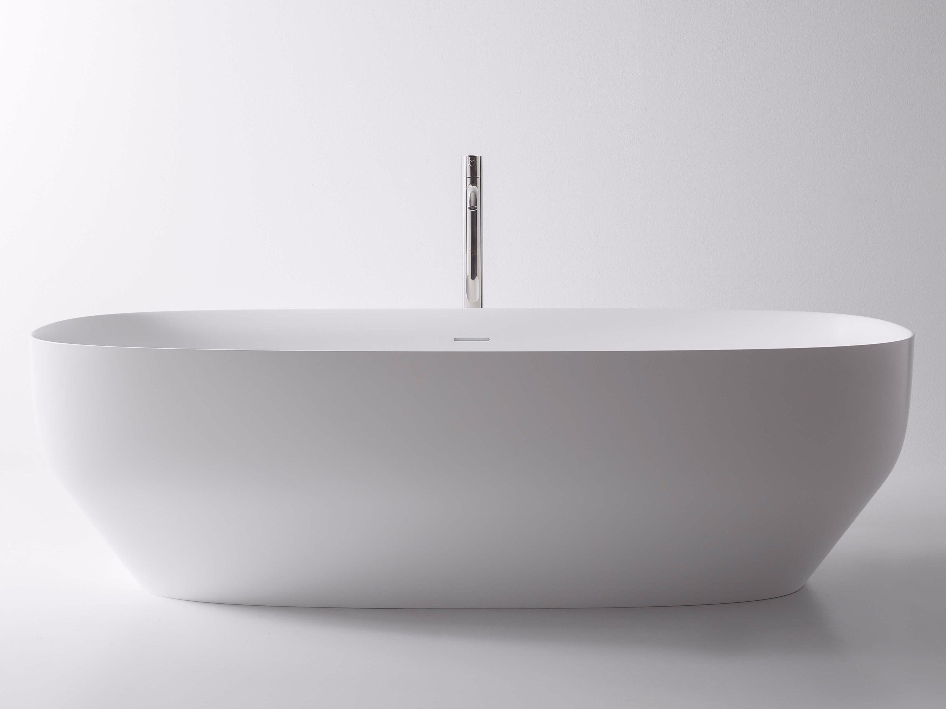 Овальная ванна в центре комнаты Ceramilux® Antoniolupi игла ARCH-00101088 - Вид №1