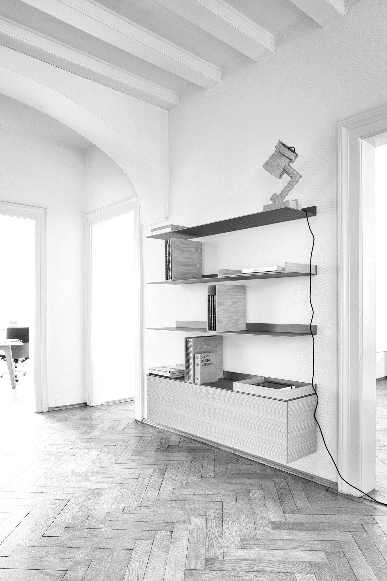 Настенный книжный шкаф из алюминия и дерева Schonbuch S7 ARCH-00063229 - Вид №1