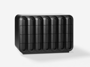 Деревянный комод со встроенными ручками