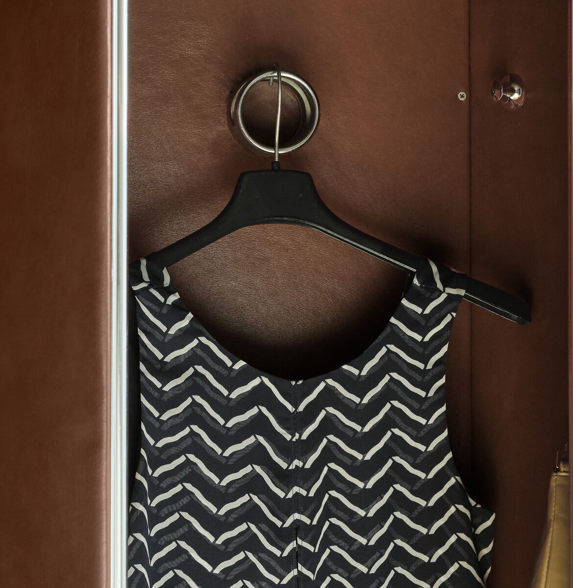 Кожаный шкаф с зеркалом i 4 Mariani Tukroma ARCH-00118124 - Вид №3