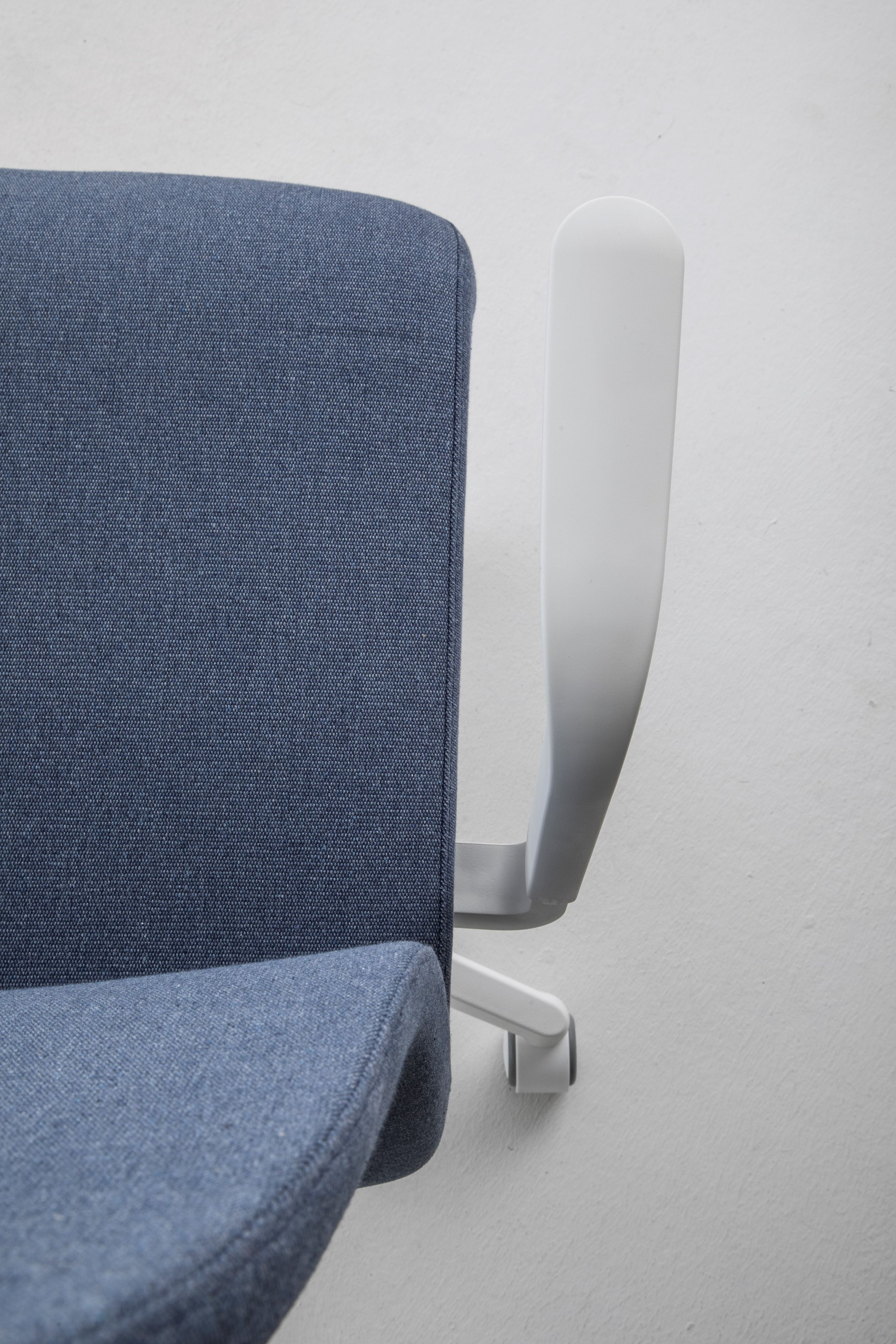 Тканевый мягкий регулируемый по высоте операционный офисный стул Luxy SmartOffice ARCH-00105561 - Вид №9