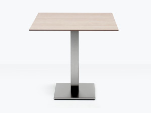 Квадратный стол для контракта