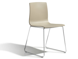 Штабелируемый стул из инженерного пластика