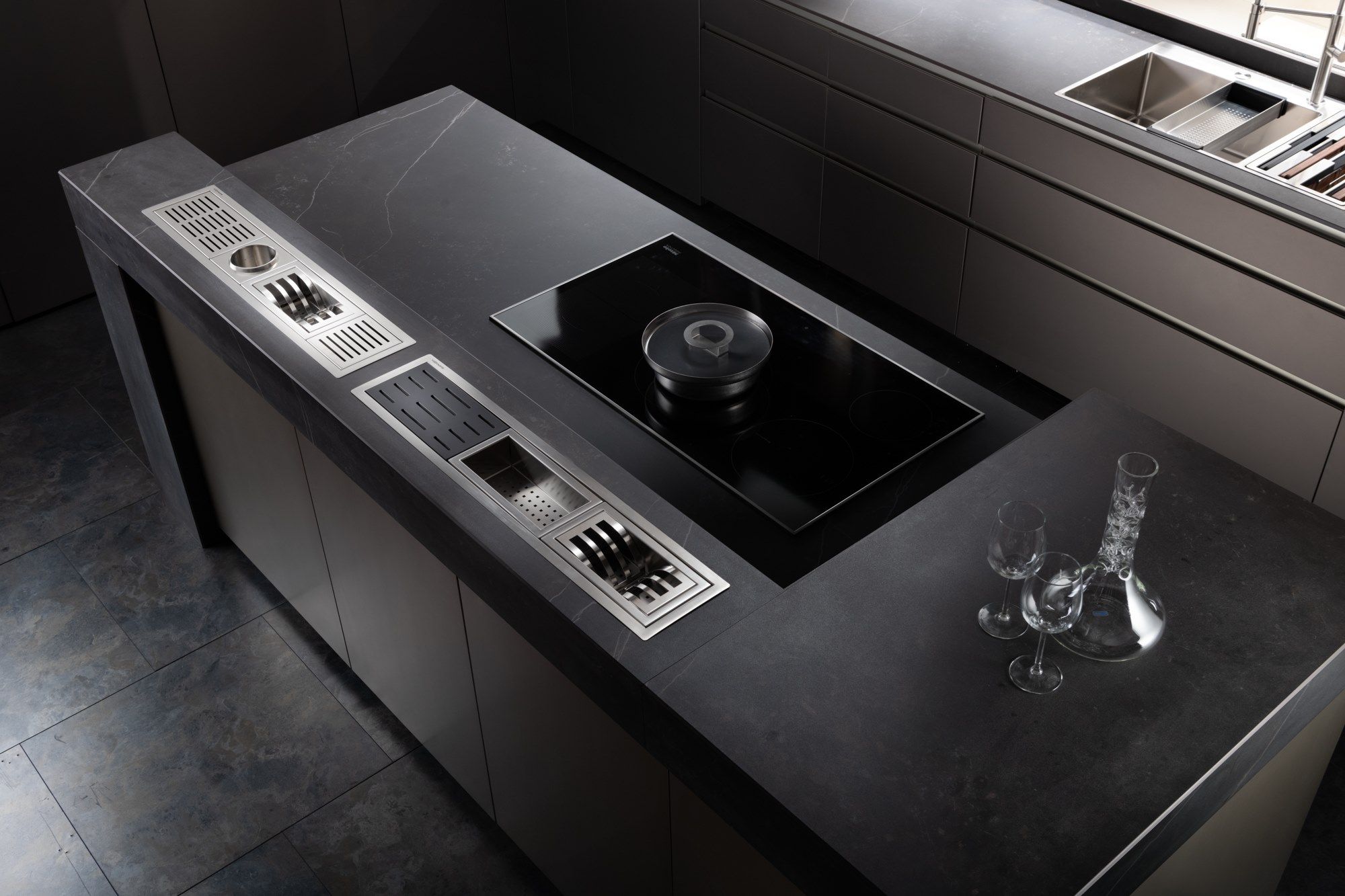 Встроенная кухня Dekton® с островом Floritelli Cucine ARCH-00067210 - Вид №8