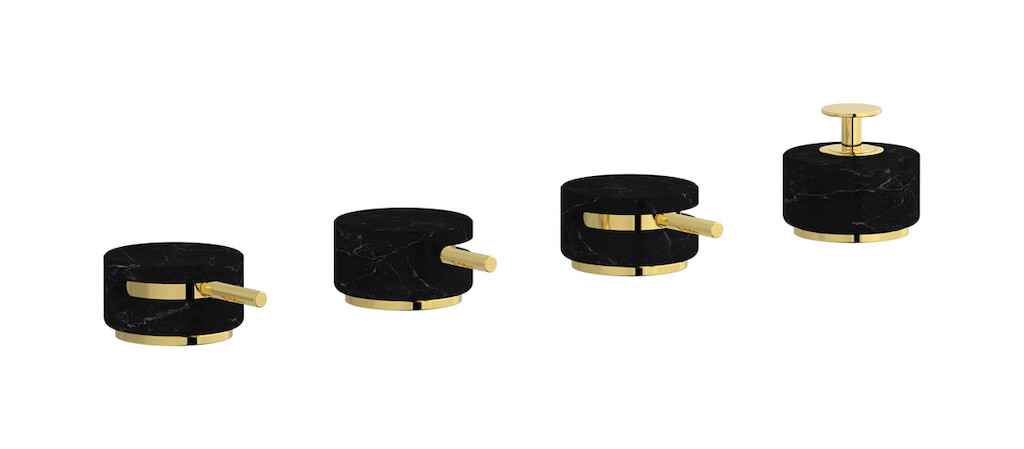 Смеситель на бортик ванной на 4 отверстия с изливом, дивертером и душевым гарнитуром. WE ARE IB mr397oo_2 Gold Marmo