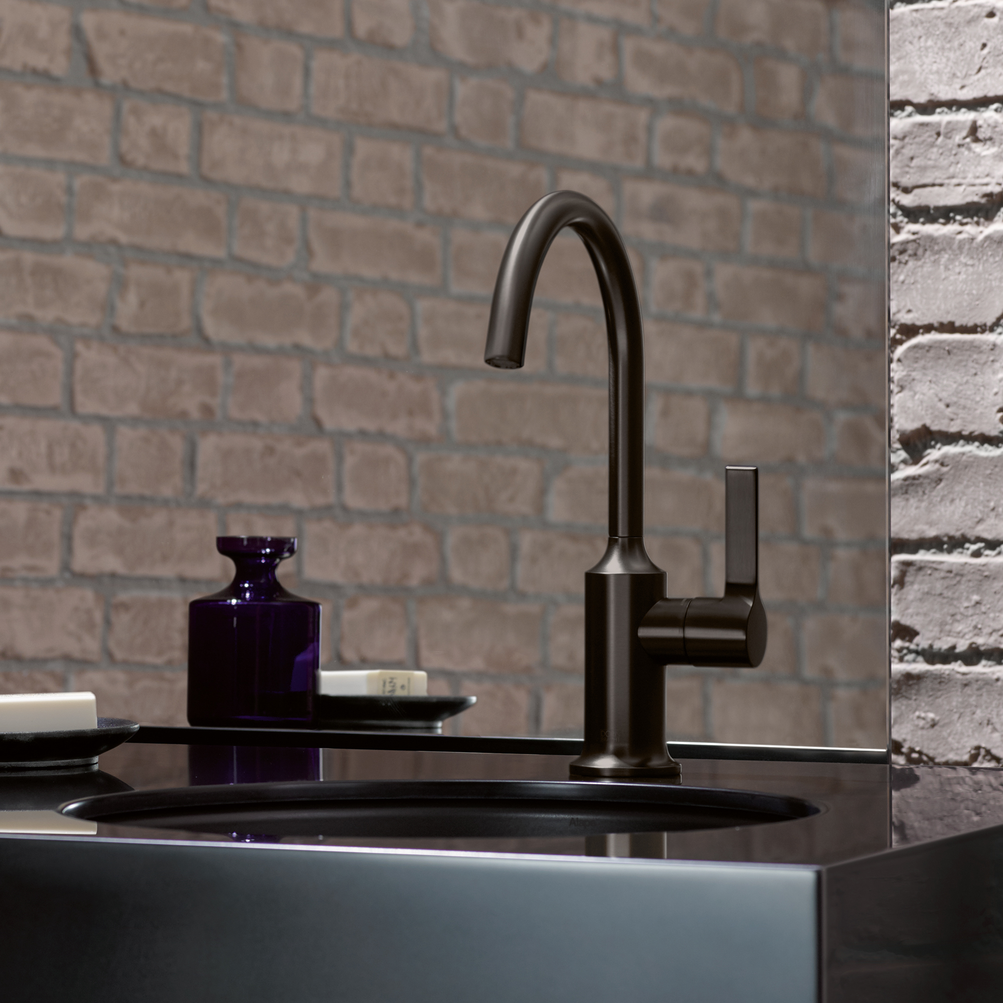 VAIA Смеситель для раковины, однорычажный, со сливом, тёмный хром 33500809-19 DornBracht - Вид №1