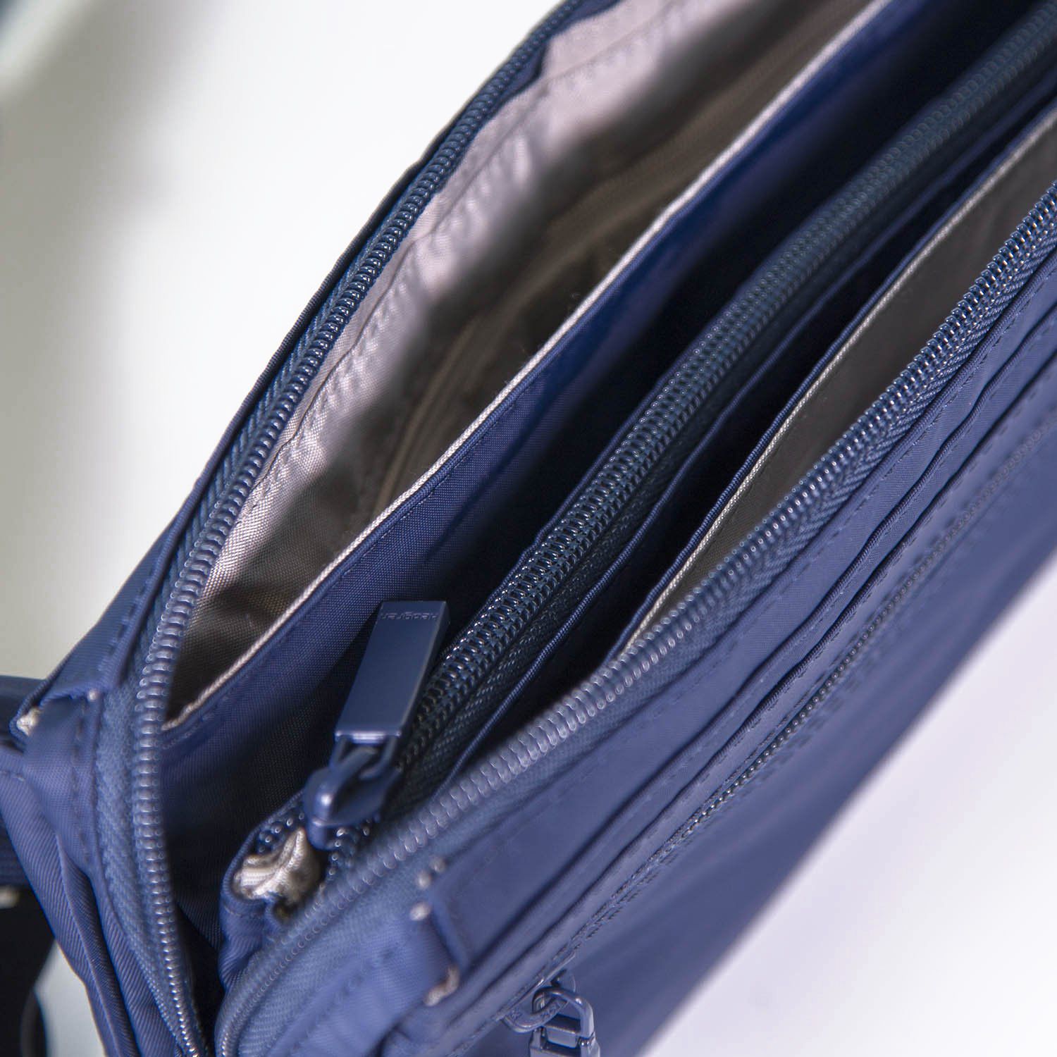 HIC350/155-06 Сумка на пояс HIC350 Asarum Waistbag RFID Hedgren Inner City  - Вид №4