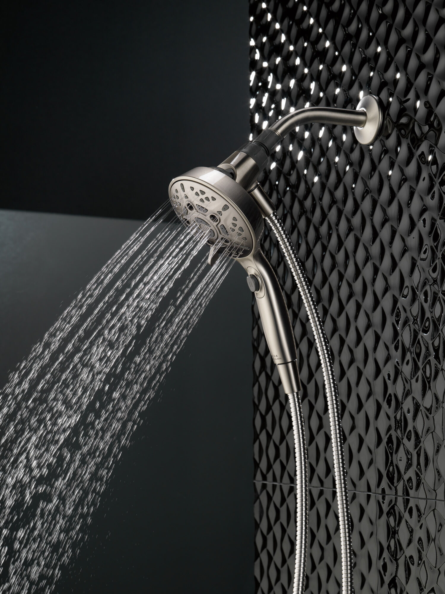 Ручной душ SureDock ™ с 7 настройками Delta Faucet 75707SN - Вид №13