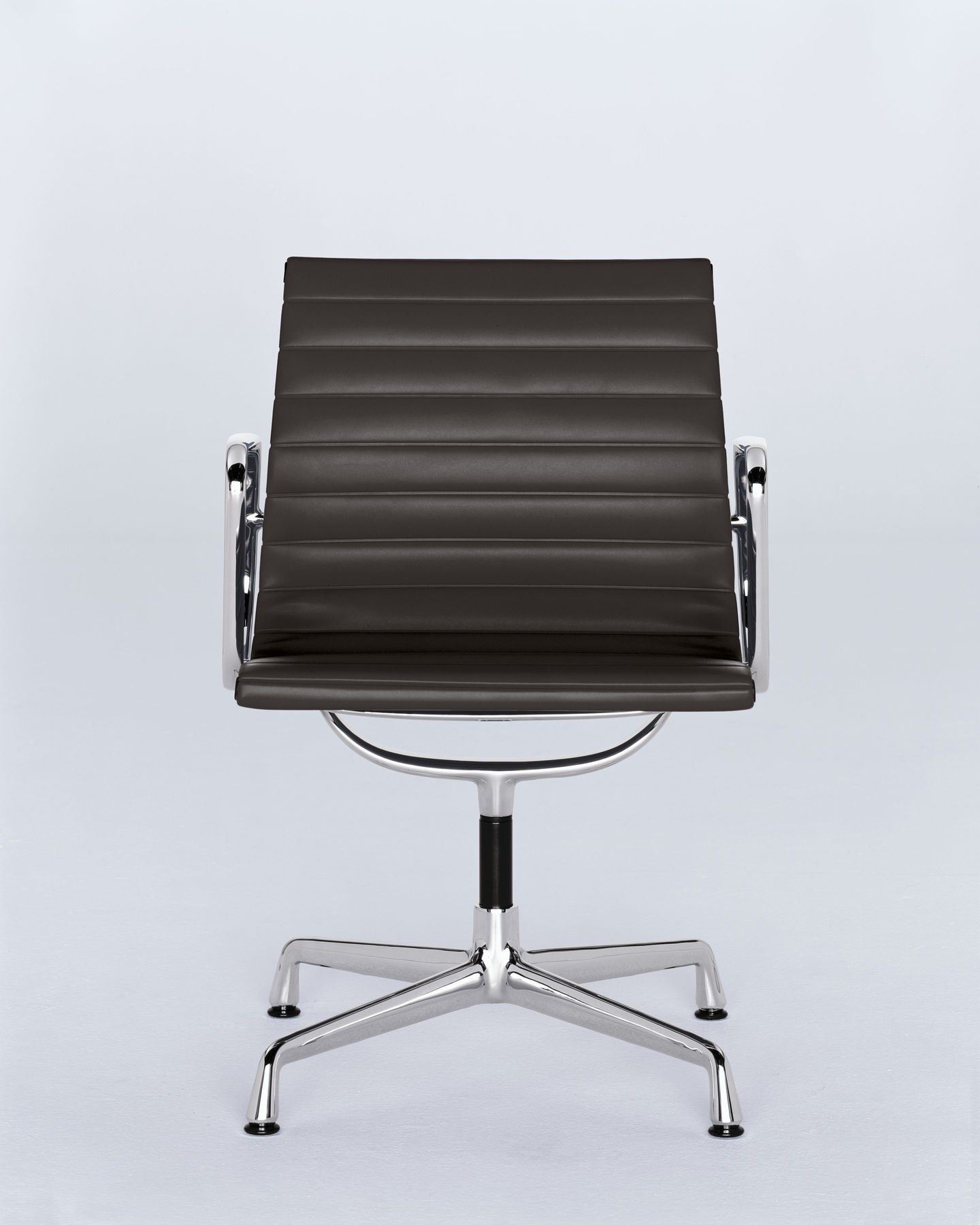 Тканевый стул с подлокотниками VITRA Eames Aluminium Group ARCH-00094304 - Вид №3