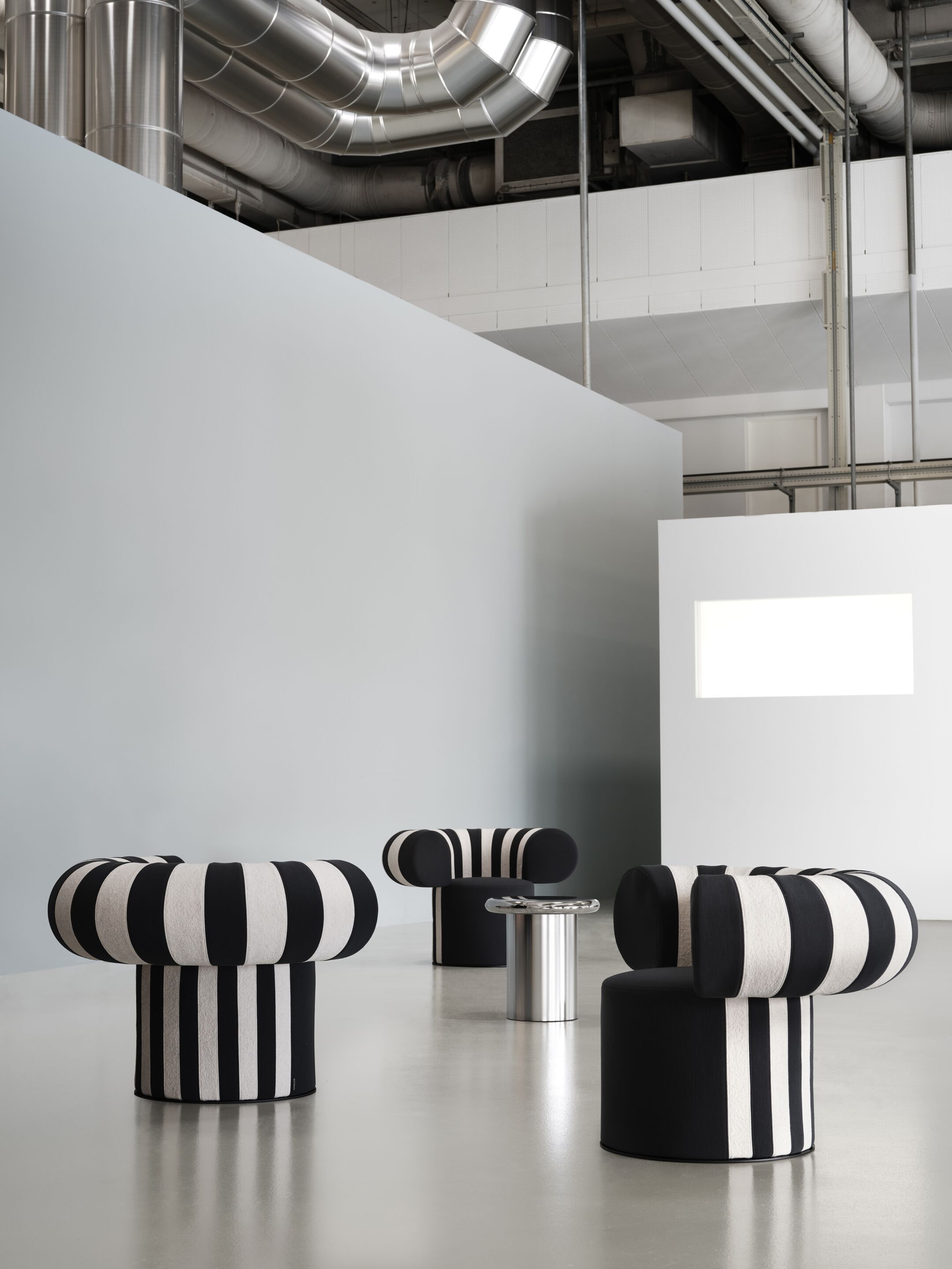 Круглый журнальный столик из зеркального стекла Bla Station BLANK ARCH-00053213