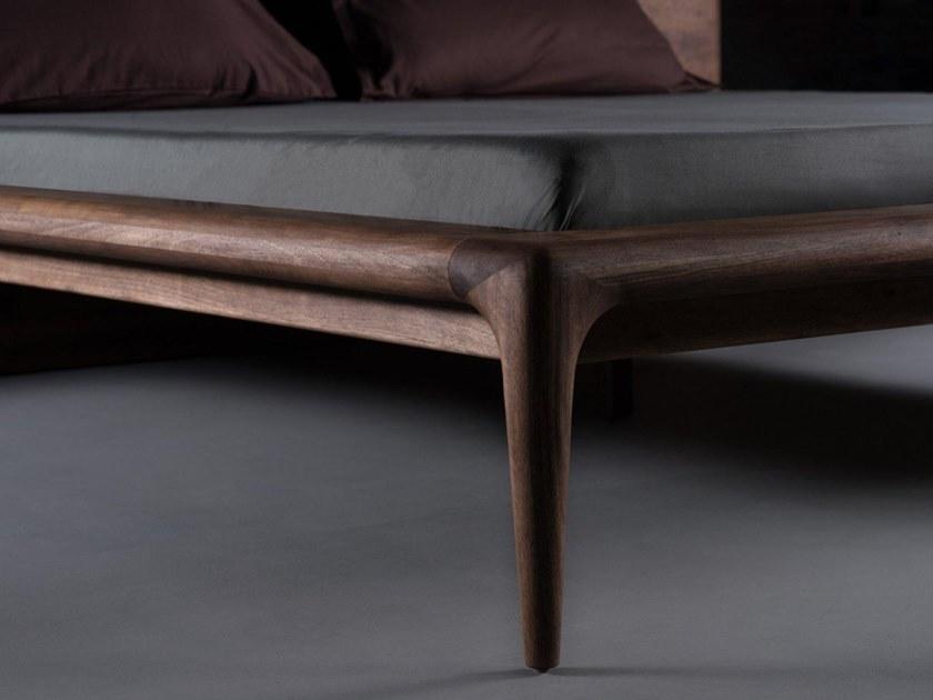 Artisan Кровать из массива дерева Latus Belaxxyy  - Вид №1