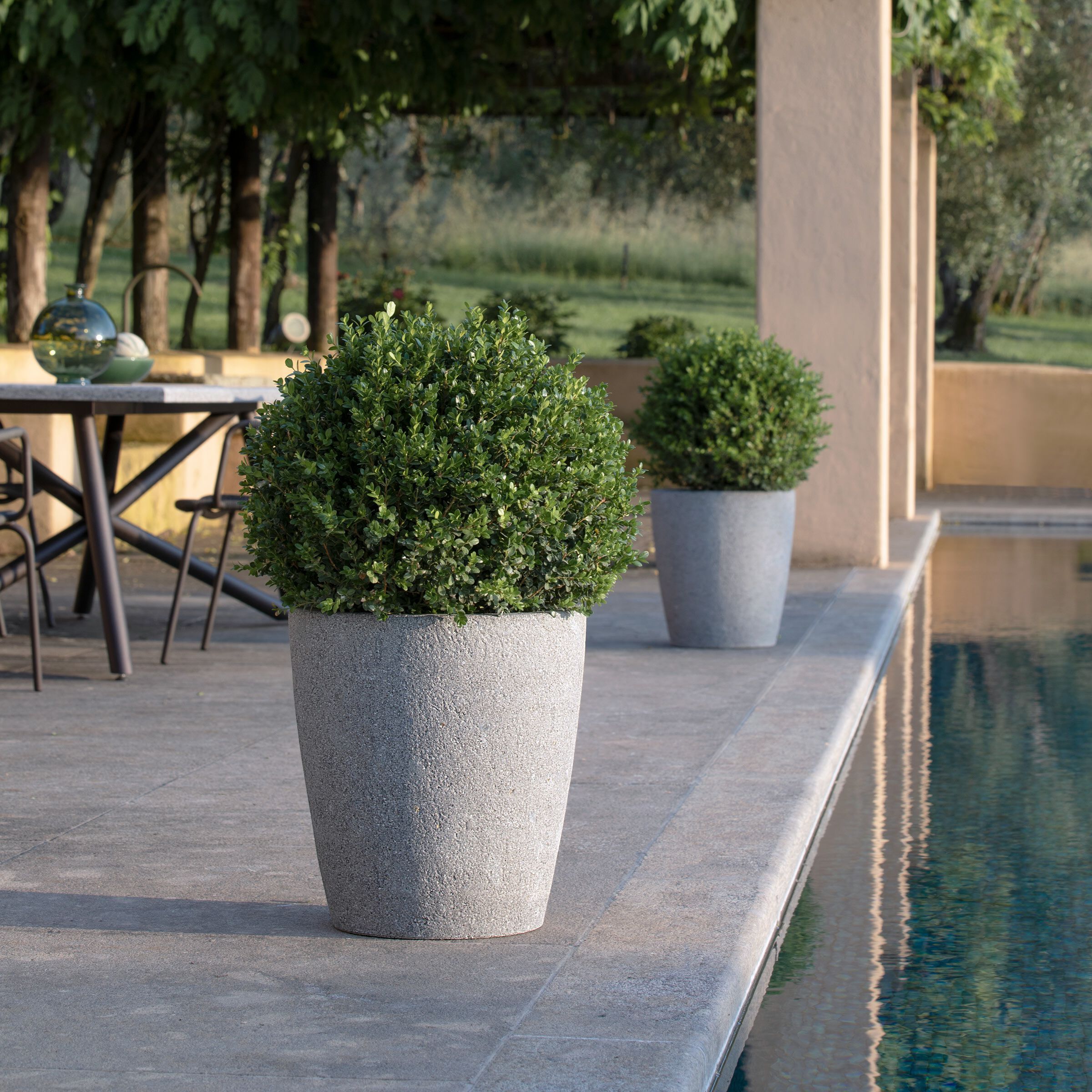 Круглый садовый горшок из пеперино VELTHA® Atrium ARCH-00072171 - Вид №3