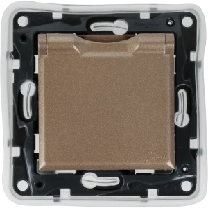 Розетка с заземлением IP44 - Legrand Structura - со шторками с защитной крышкой 16А 250В винтовые зажимы - шампань