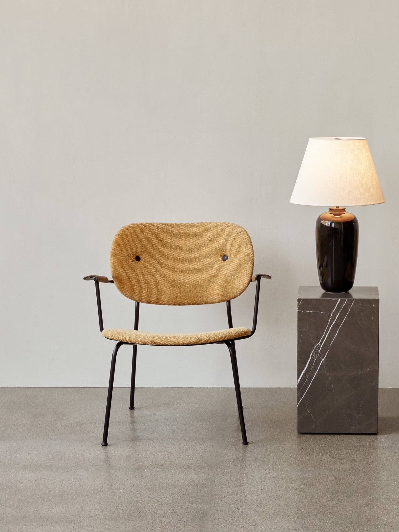 1197004-001H00ZZ Co Lounge Chair, полностью обитое LuceLight  - Вид №1