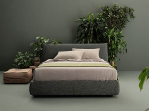 Двуспальная кровать из ткани с мягким изголовьем