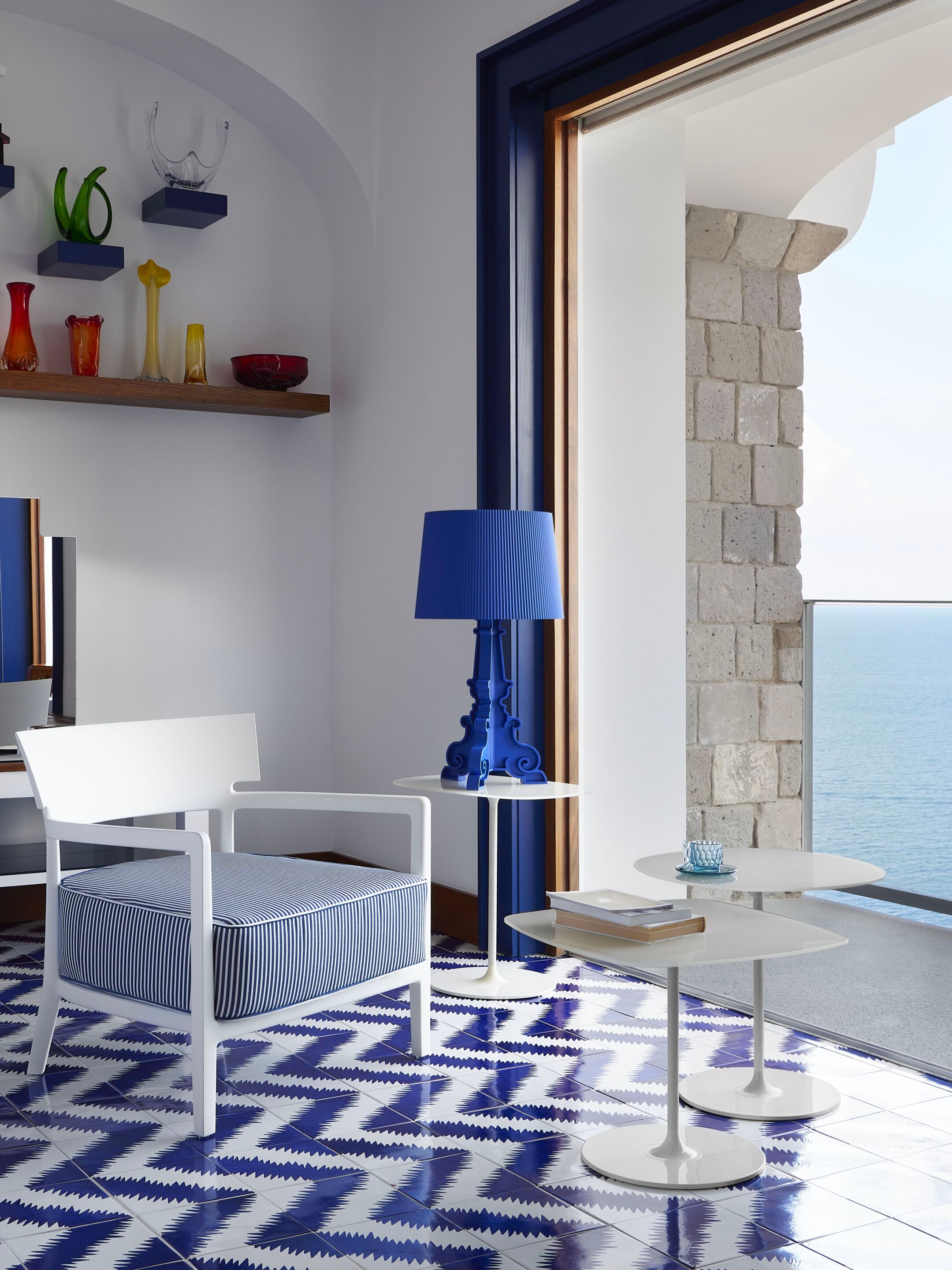 Круглый журнальный столик с хрустальной столешницей и стальным основанием Kartell Тьерри ARCH-00012249 - Вид №4