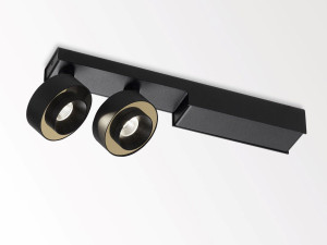 Несколько потолочных светодиодных прожекторов