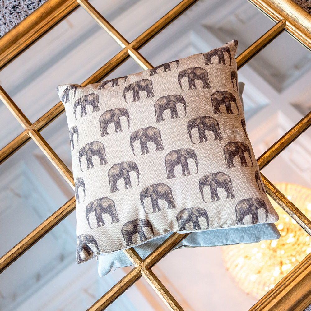 5115136 Интерьерная подушка «Группа слонов в бежевом» Object Desire  - Вид №3