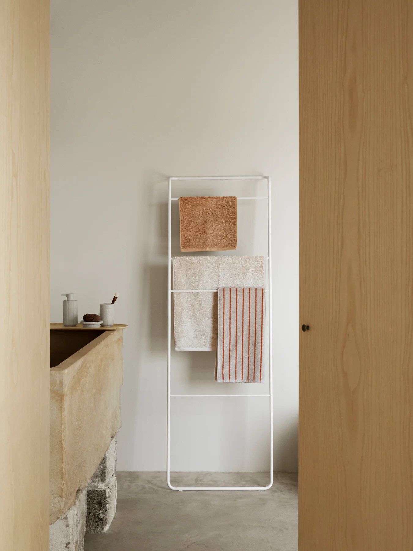 Дозатор мыла из полирезина blomus Kua ARCH-00040382 - Вид №5