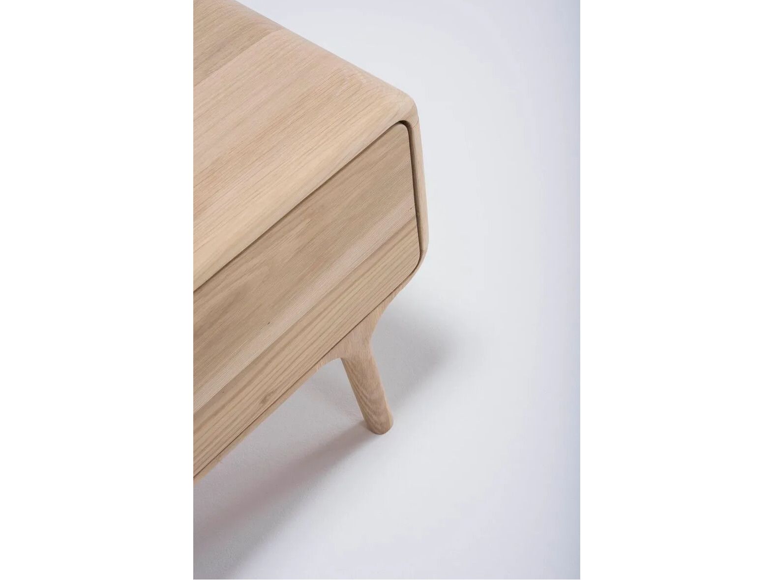 Прямоугольная тумбочка из дуба с ящиками Gazzda Фавн ARCH-00005404 - Вид №4