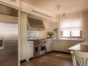 Marchi Cucine Лаковая оборудованная кухня с полуостровом