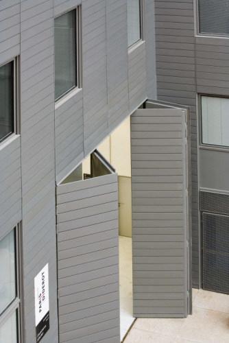 VMZINC Вентилируемый фасад из титан-цинка с ламелями sun-id-1390022 - Вид №1