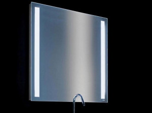 Квадратное настенное зеркало с рамкой