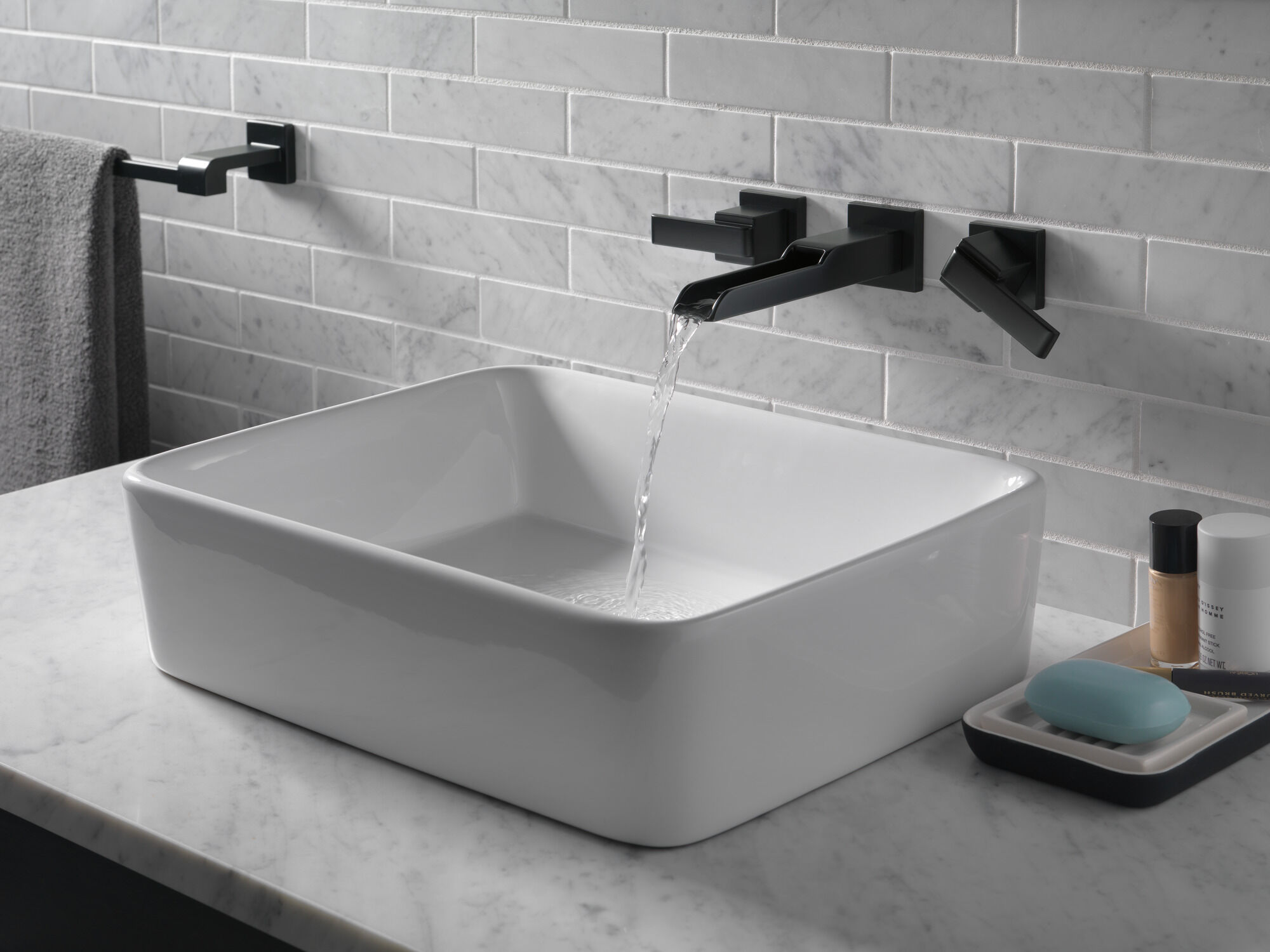 77518-BL Вешалка для полотенец 18 дюймов Delta Faucet Ara Матовый черный - Вид №1