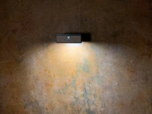 LYX Luminaires Светодиодный уличный настенный светильник на солнечных батареях из стали с эпоксидной краской  Aps 010