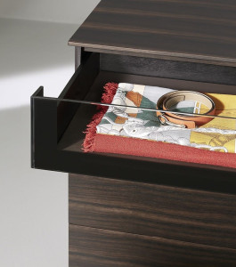 Деревянный комод