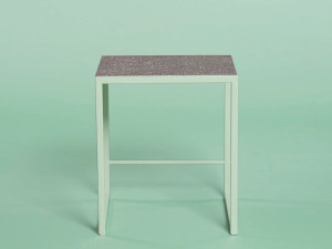 Металлический низкий стул с подставкой для ног