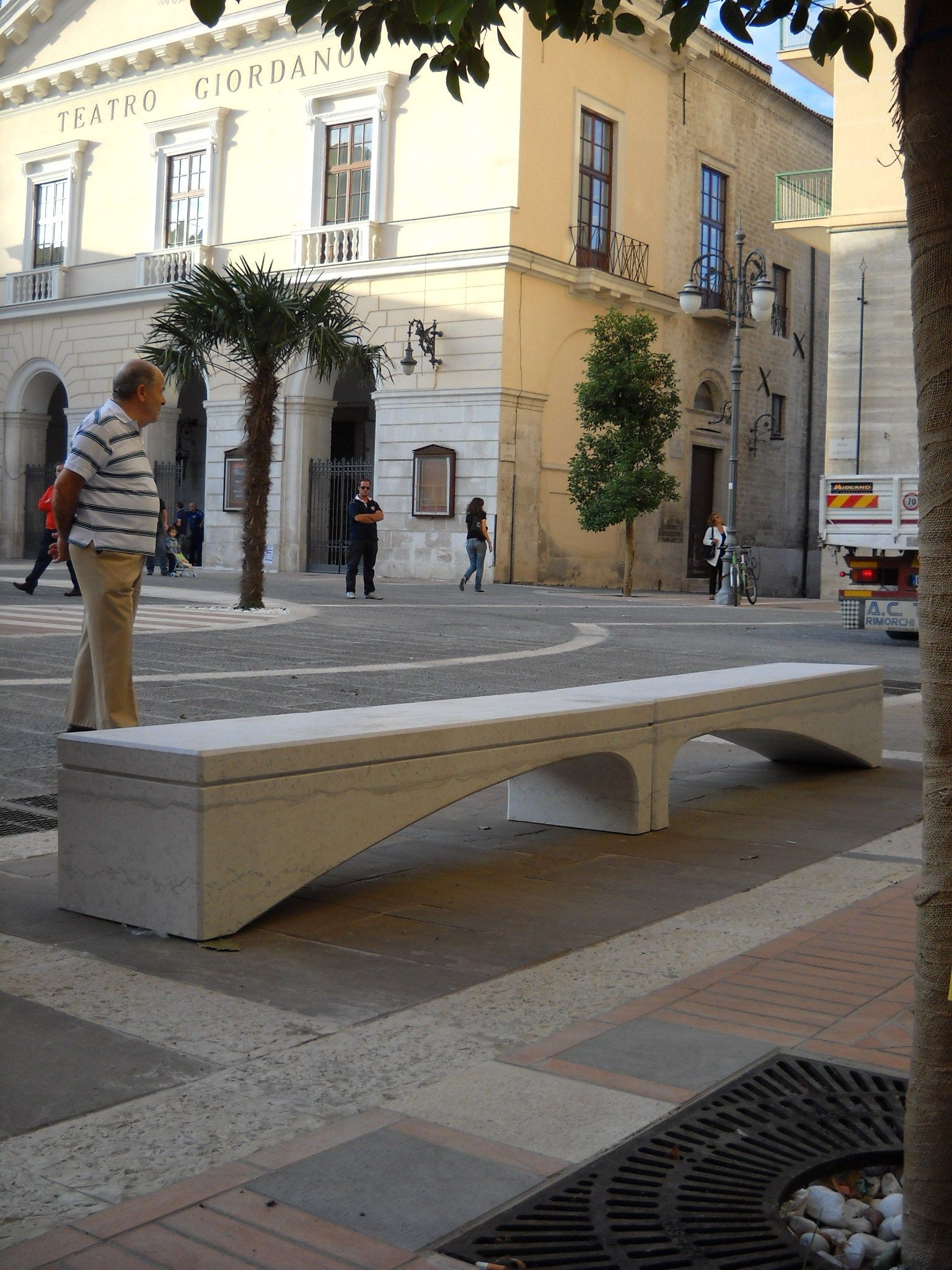 Скамья из камня Apricena Viscio Urban Design Onda ARCH-00104355 - Вид №9