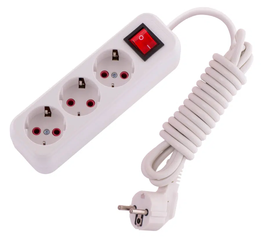 LILA Удлинитель с заземлением 3 входа, 3 метра с выключателем белый LEZARD 720-0303-302