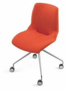 Caimi Brevetti Мягкое кресло на козелке из trevira® cs с колесами Kaleidos