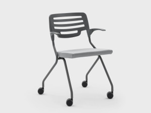Пластиковый стул с колесами с подлокотниками