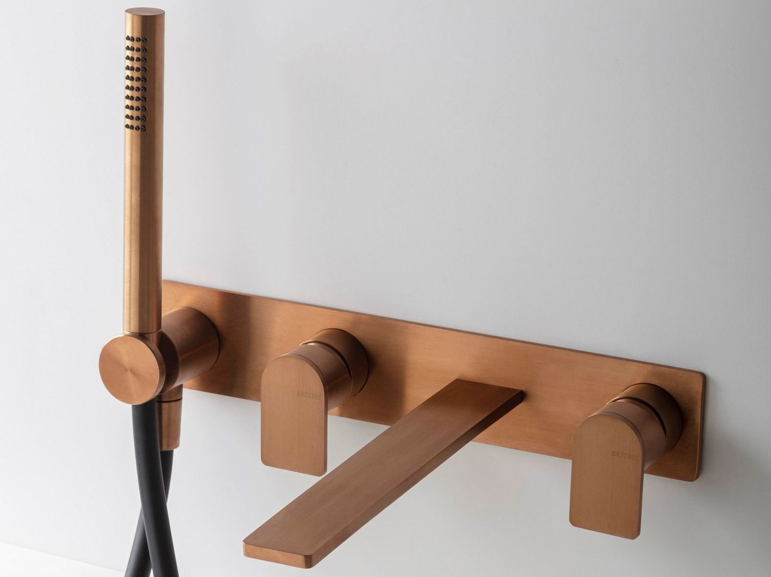 Настенный смеситель для ванны с ручным душем Zazzeri Q316 ARCH-00031926 - Вид №1