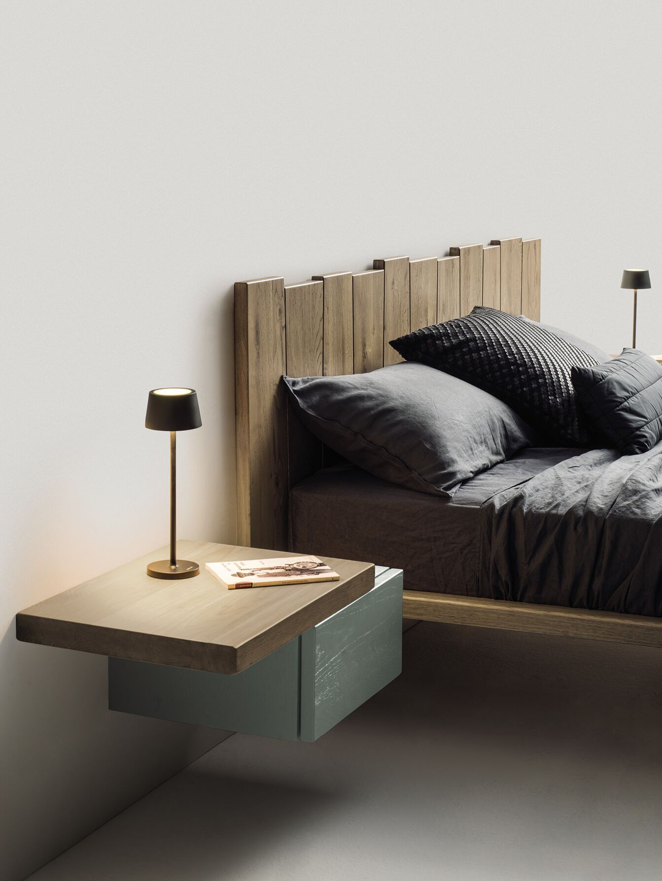 Двуспальная кровать из массива дерева Devina Nais URBAN RANCH ARCH-00026471