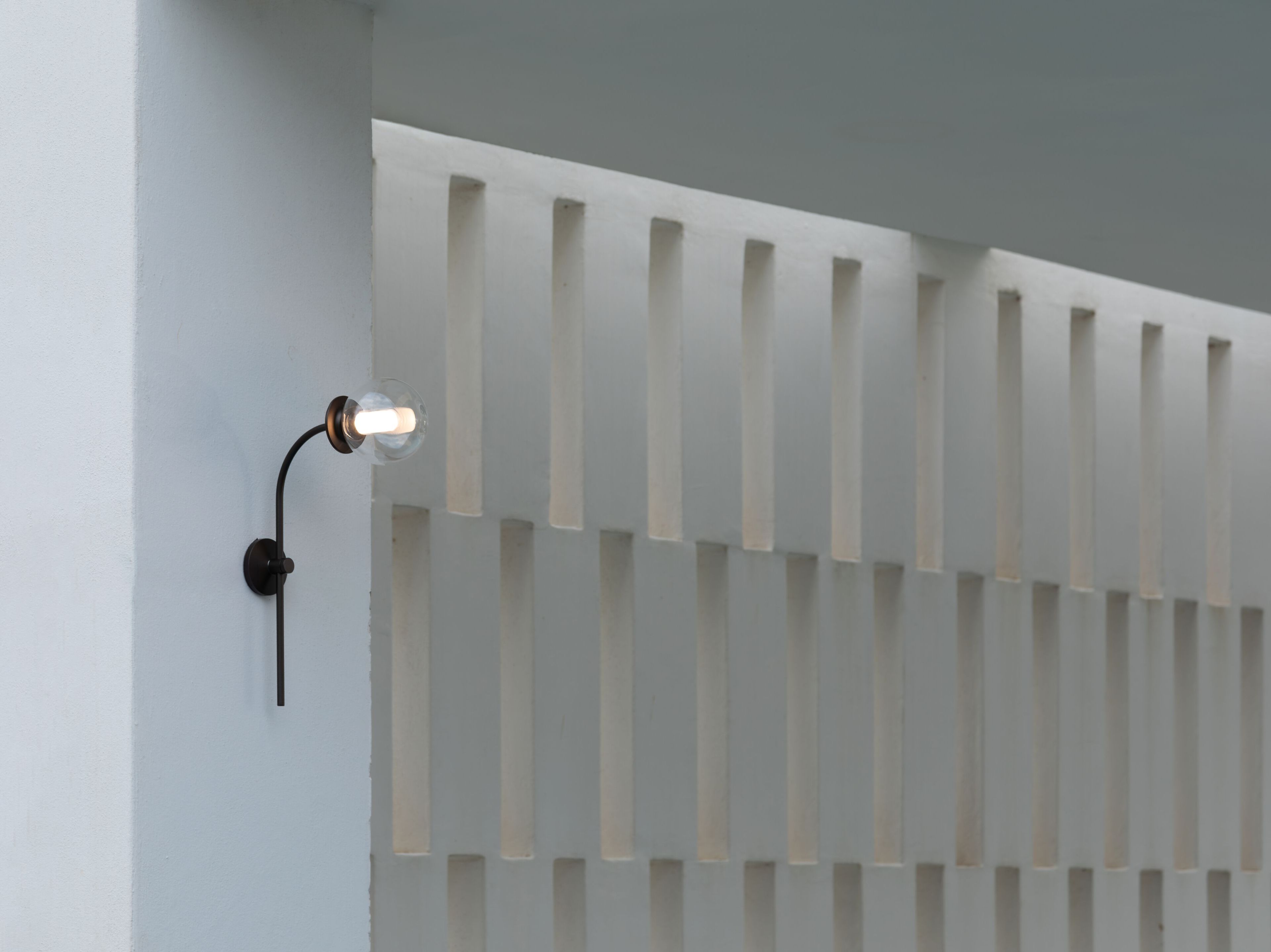 Стальная и стеклянная светодиодная наружная настенная лампа Platek Balina ARCH-00032776 - Вид №1