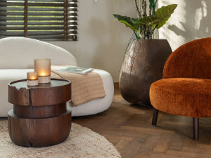 Круглый журнальный столик из акации