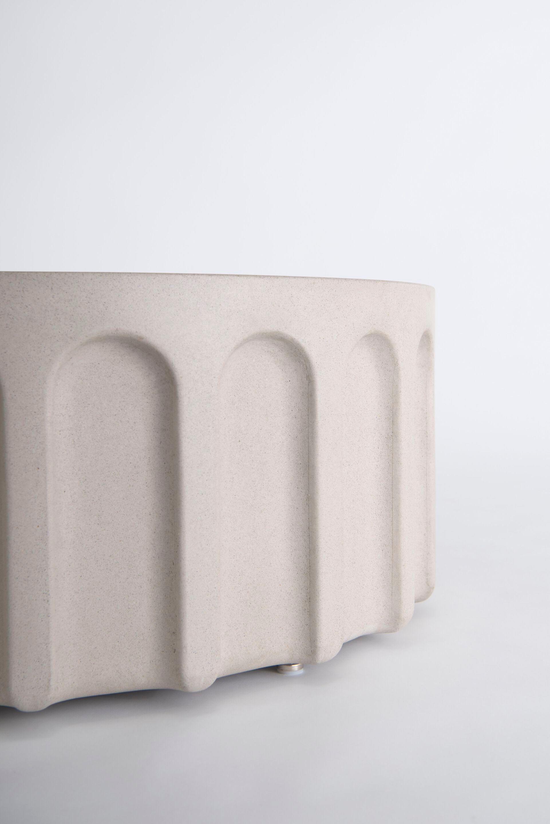 Низкий круглый журнальный столик из железобетона Phase Design форум ARCH-00090436 - Вид №6