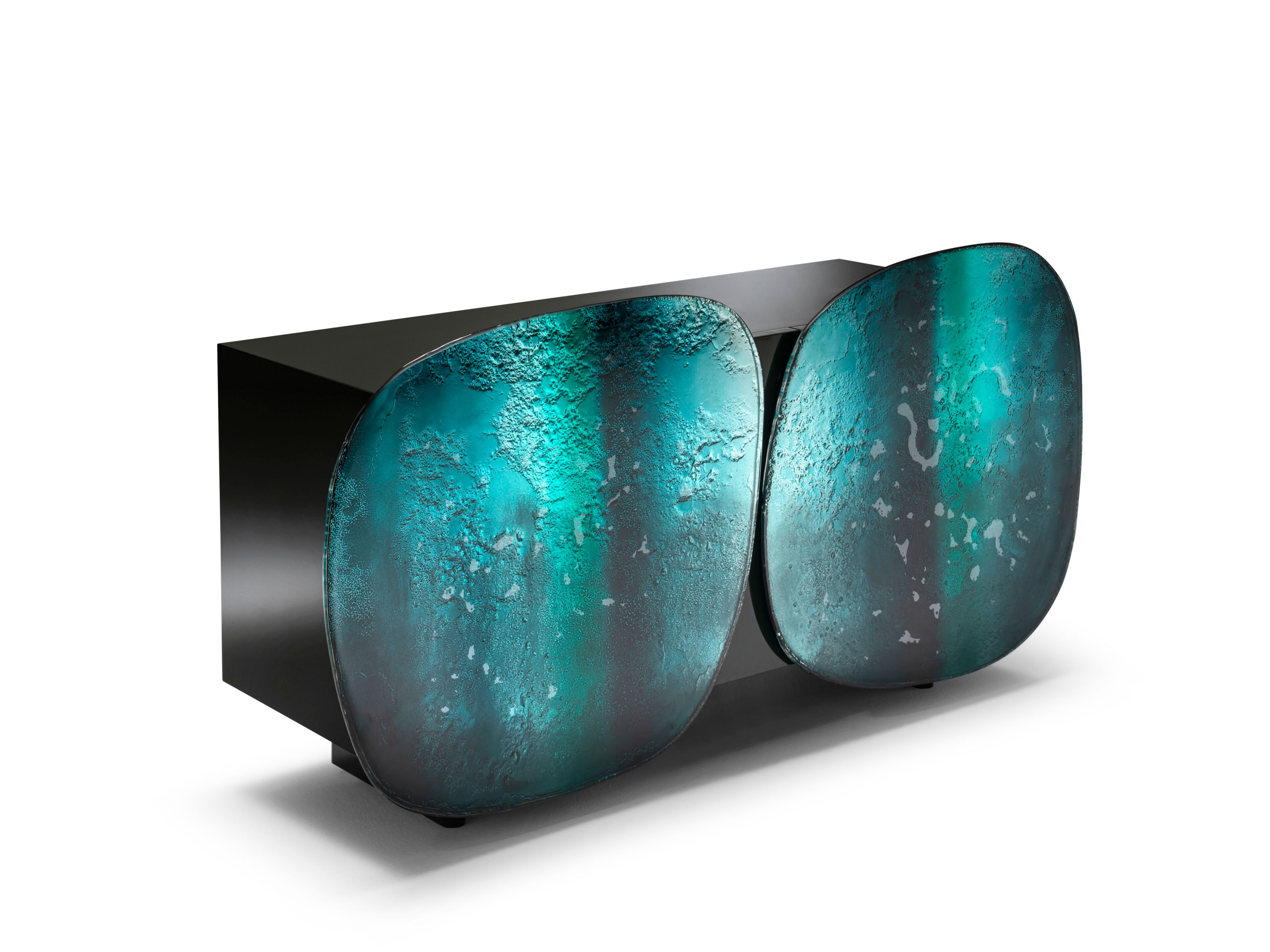 Шкаф из цветного стекла со встроенным освещением с распашными дверями ARTE VENEZIANA Melt ARCH-00019419