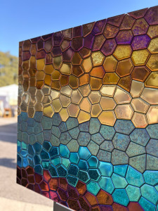 Декоративный предмет стеклянной стены