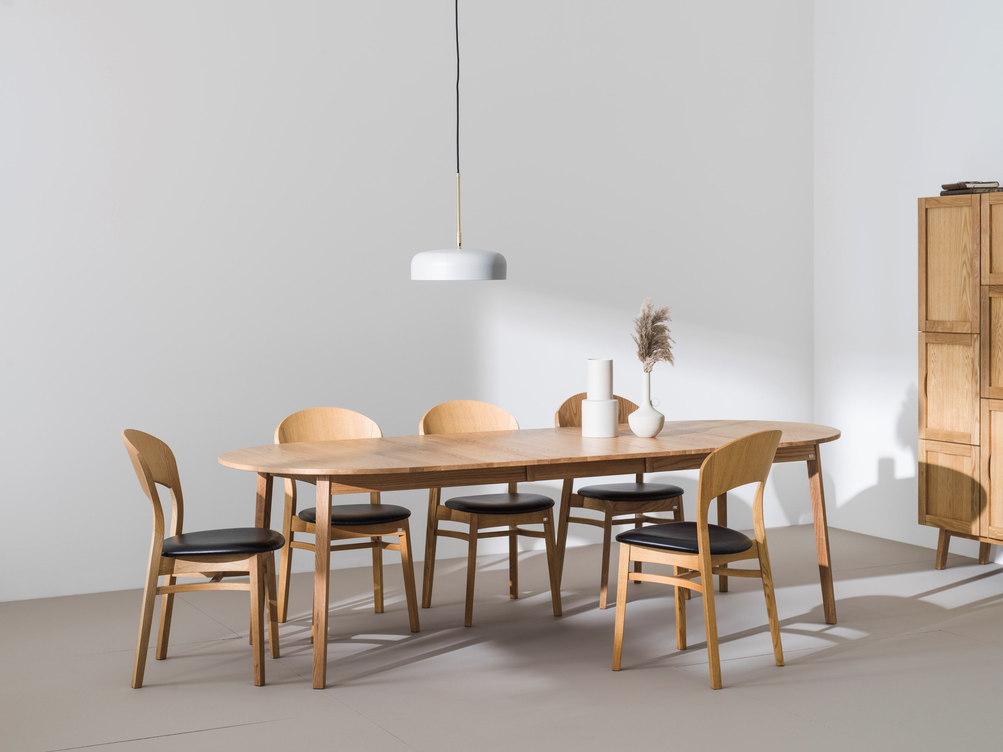 Шкаф из дуба с распашными дверцами Hans K Rainbow ARCH-00075317 - Вид №2