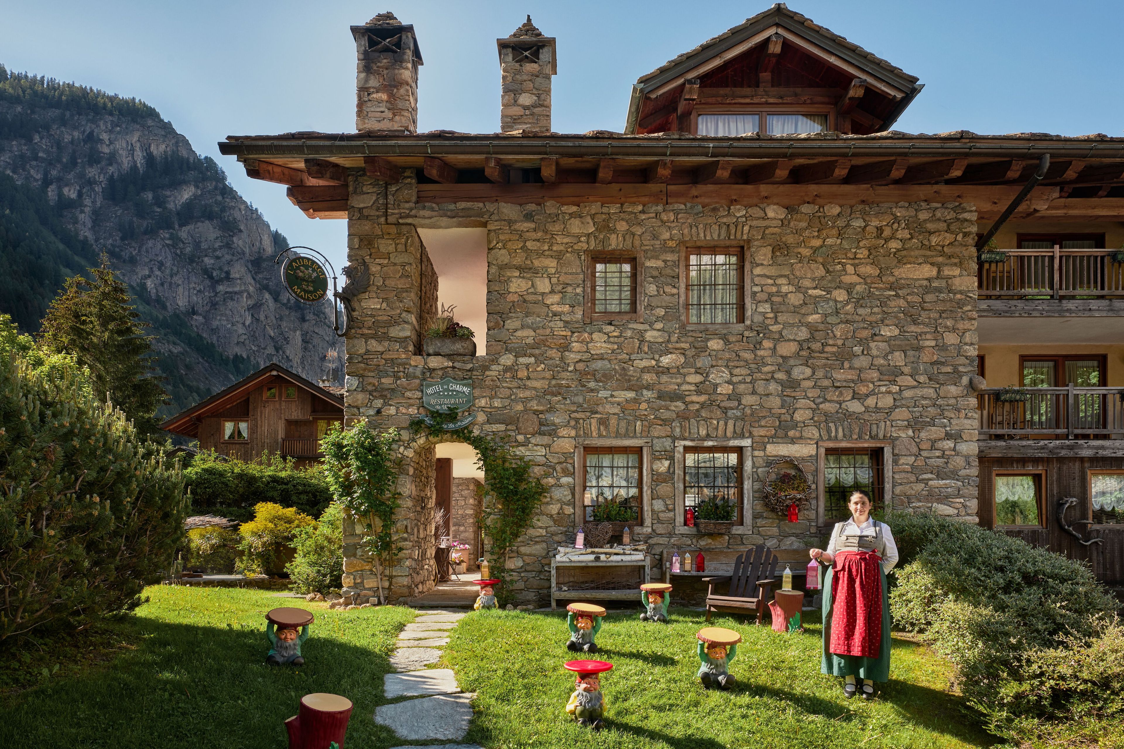 Круглый стол для сада из инженерного пластика Kartell ATTILA ARCH-00116598 - Вид №2